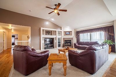 Large Vaulted Family Room