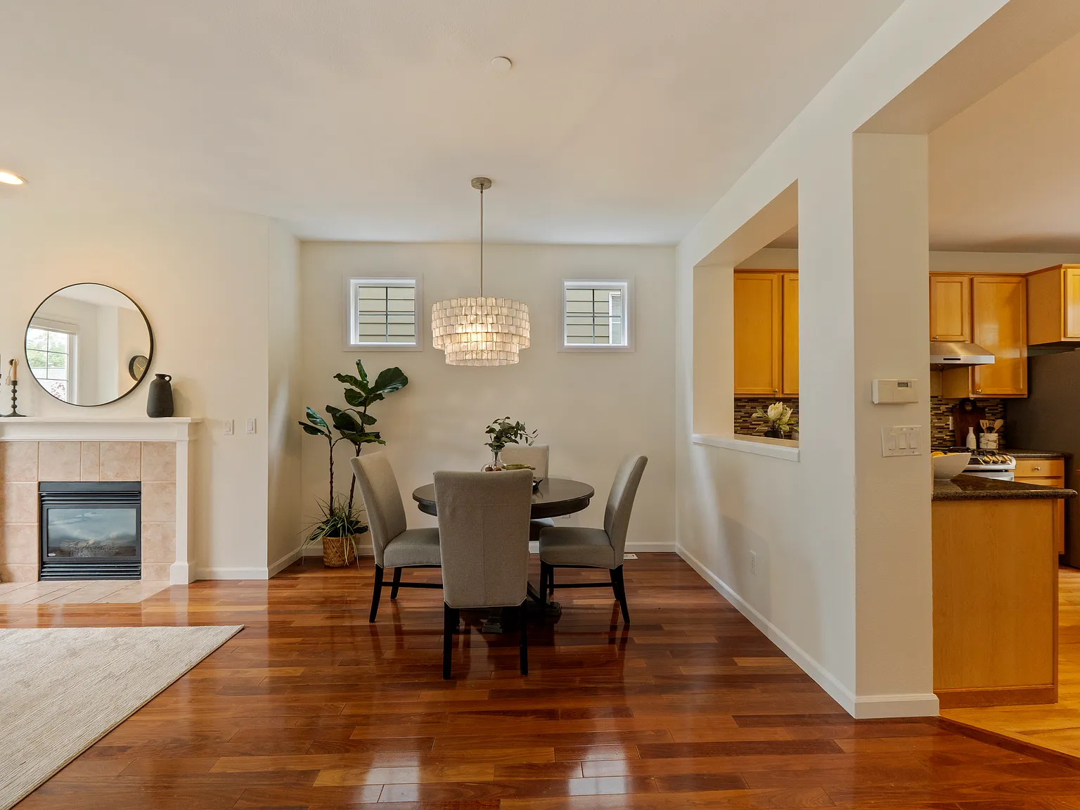 3 bed, 2.5 bath, 1730 sqft, $3,900 — Photo 3