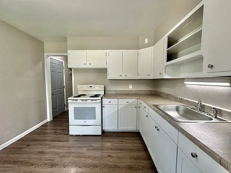 842-844 15th Ave #844 — Photo 3