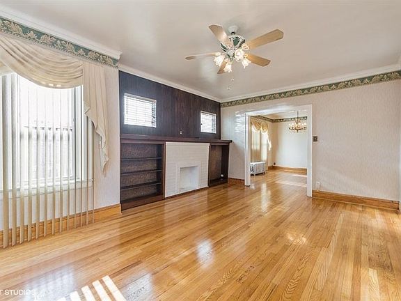 3rd image of 3614 N Whipple St #2