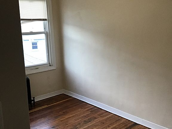 3rd image of 1706 N Peach St