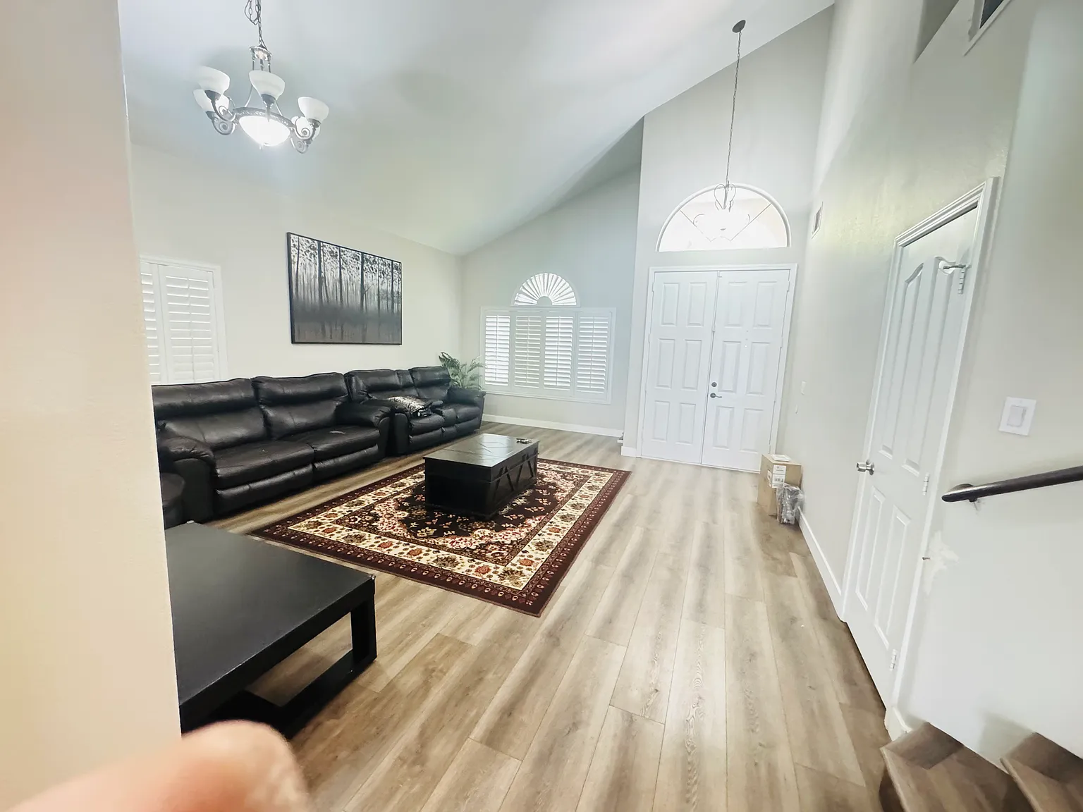 5 bed, 2933 sqft, $790 — Photo 3