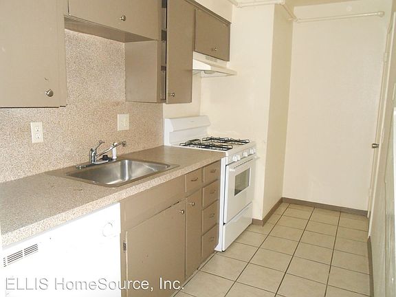 3rd image of 99 Highland Park Ct