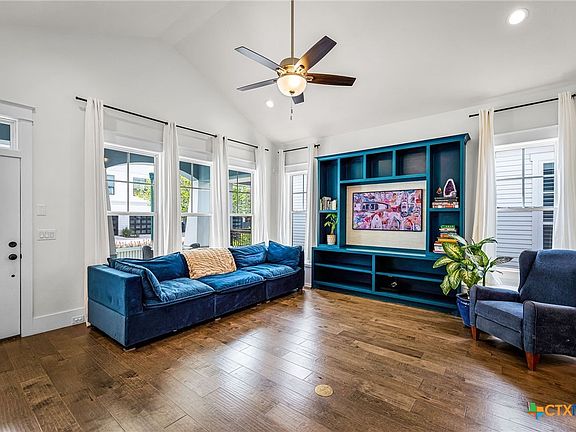 5th image of 649 Center Grn