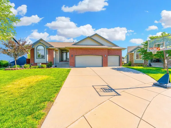 8944 N Ridgewood Ct, Valley Center, KS 67147