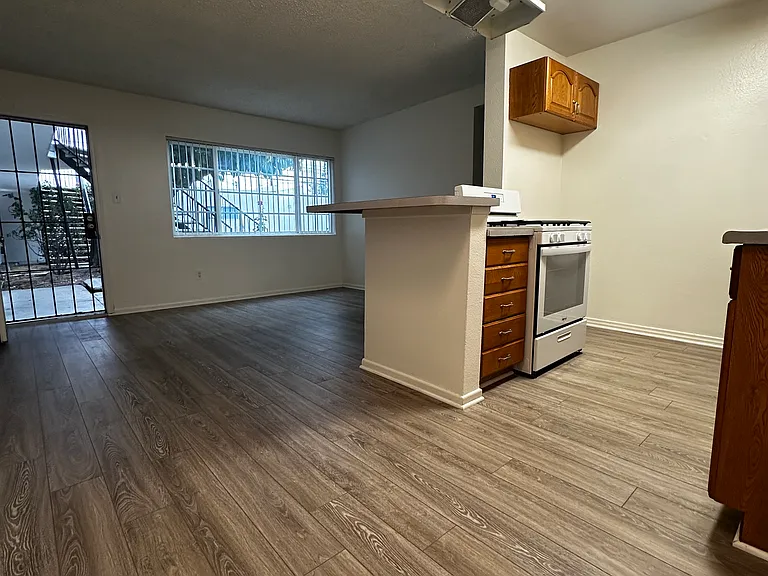 Courtyard Square Apartments — Photo 49