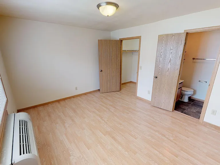 738 E Dayton St — Photo 7