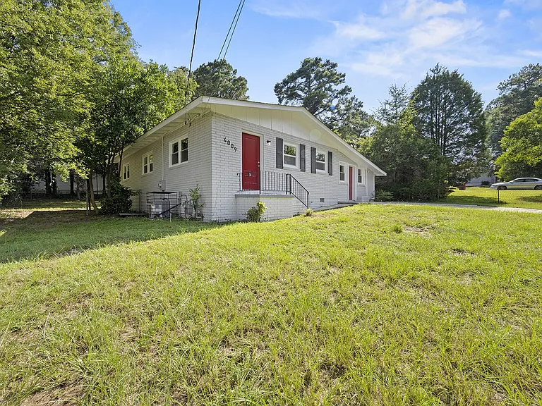 4009 Lindwood Dr — Photo 2