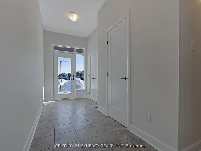 708 SE Taliesin Cres — Photo 2