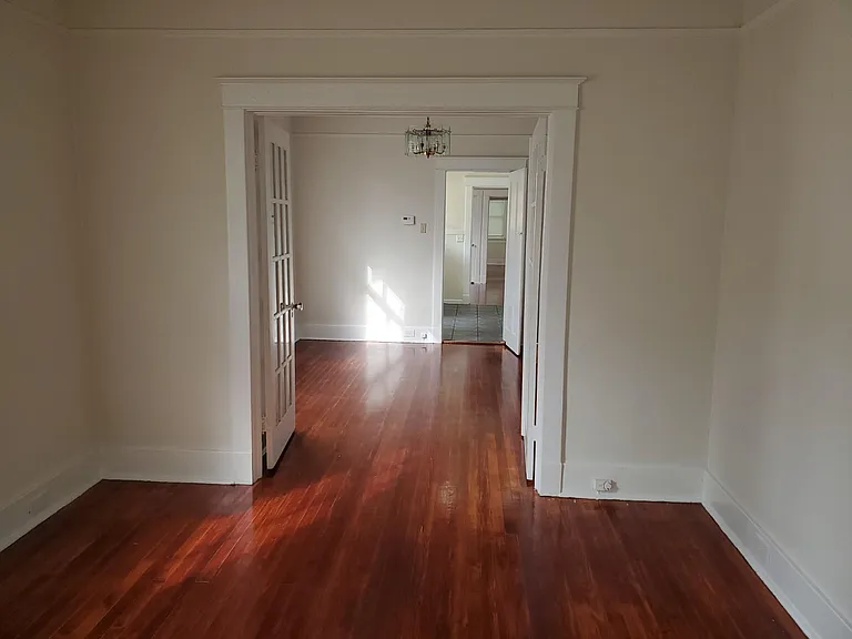 Living room to den or bedroom