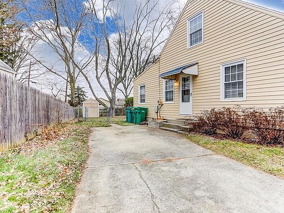 4th image of 1837 Rainbow Dr