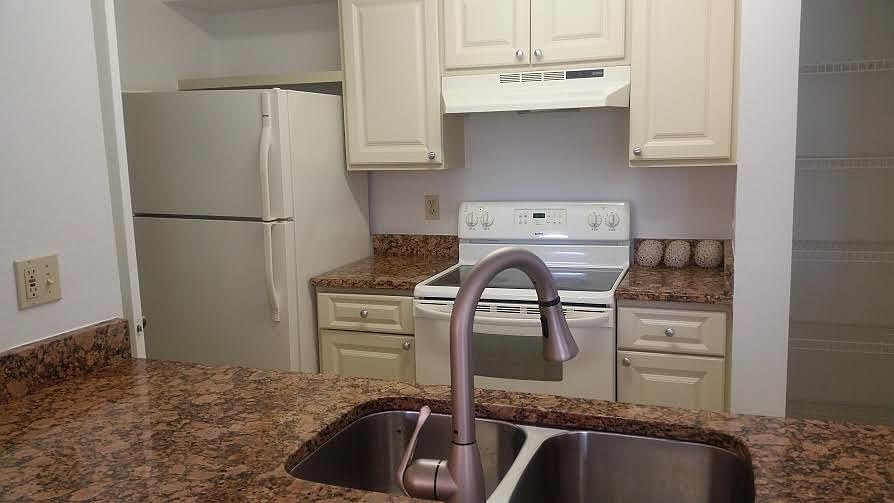 1st image of 3004 Parkway Blvd APT 303