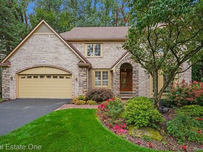 6021 Beachwood Dr, West Bloomfield, MI, 48324