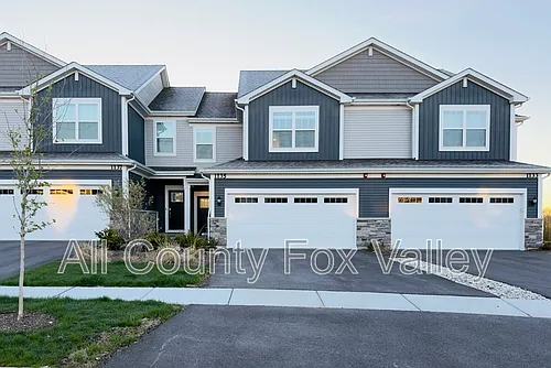 1135 White Oak Cir Photo 1