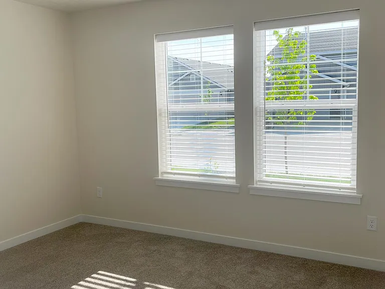 17002 Gwinnett Ave — Photo 2