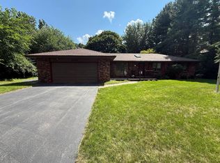 8235 Prince Charming Ln, Roscoe, IL 61073