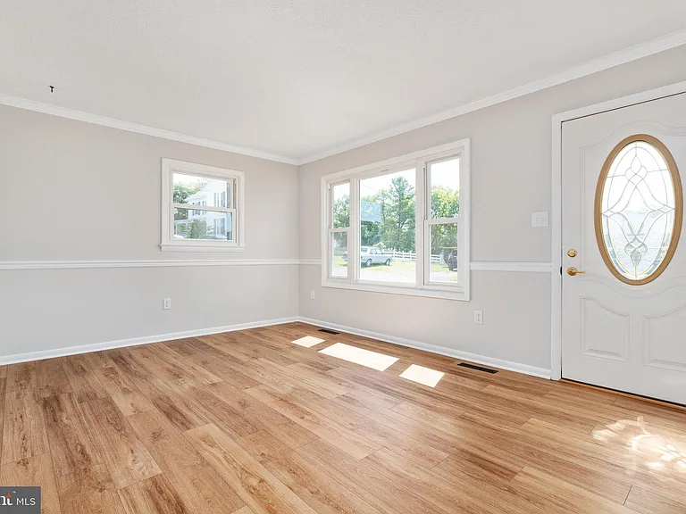 337 Lee St — Photo 3