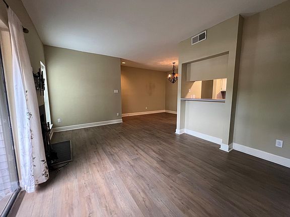 5th image of 2025 Augusta Dr APT 807
