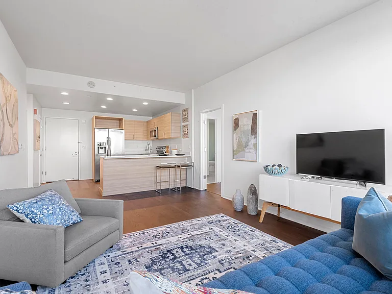 2032 1/2 Hudson St #527 — Photo 6