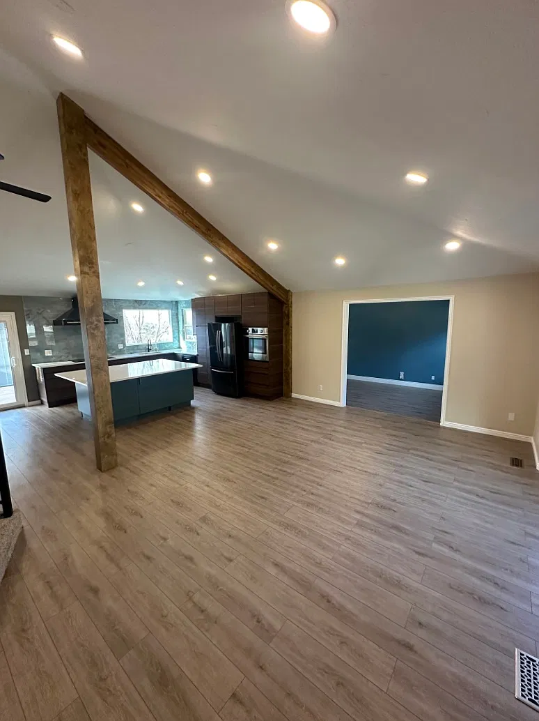 6 bed, 3980 sqft, $3,995 — Photo 4