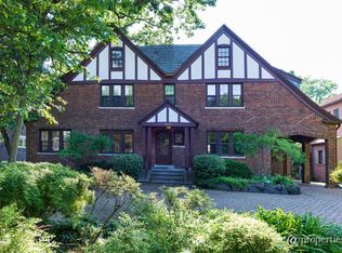 2336 Lincolnwood Dr, Evanston, IL 60201