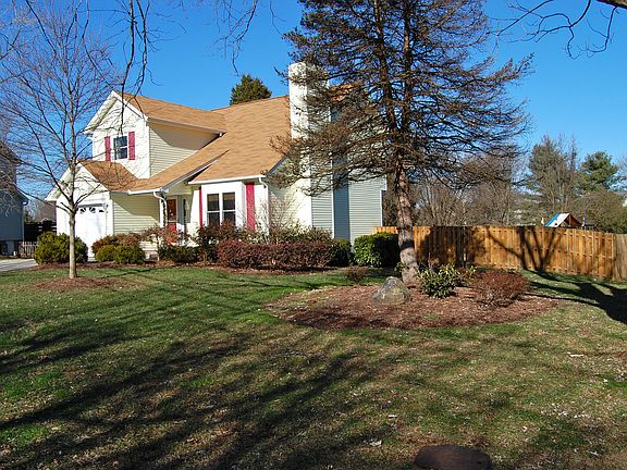 2nd image of 8813 Shoreham Blvd