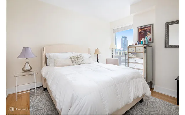 Rented by Douglas Elliman | media 14