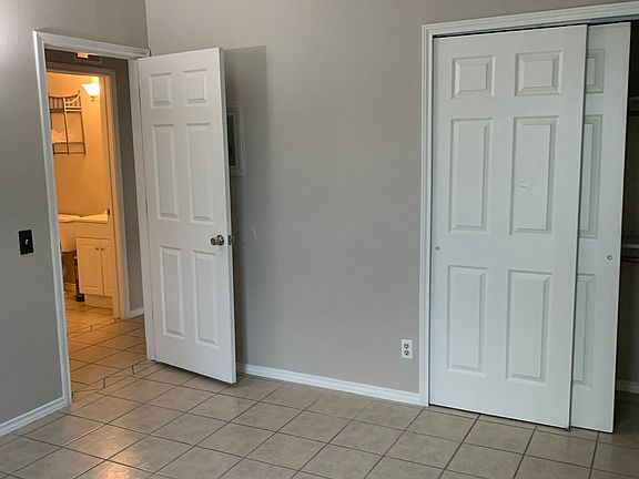 5th image of 6118 Rose Valley Dr
