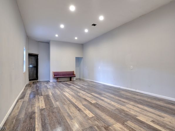 newark-new-jersey-446919686 picture