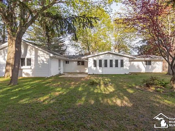 3rd image of 7279 Glenmore Dr