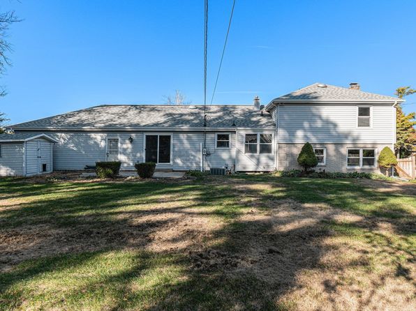 3009 E Lake Dr S, Elkhart, IN 46514