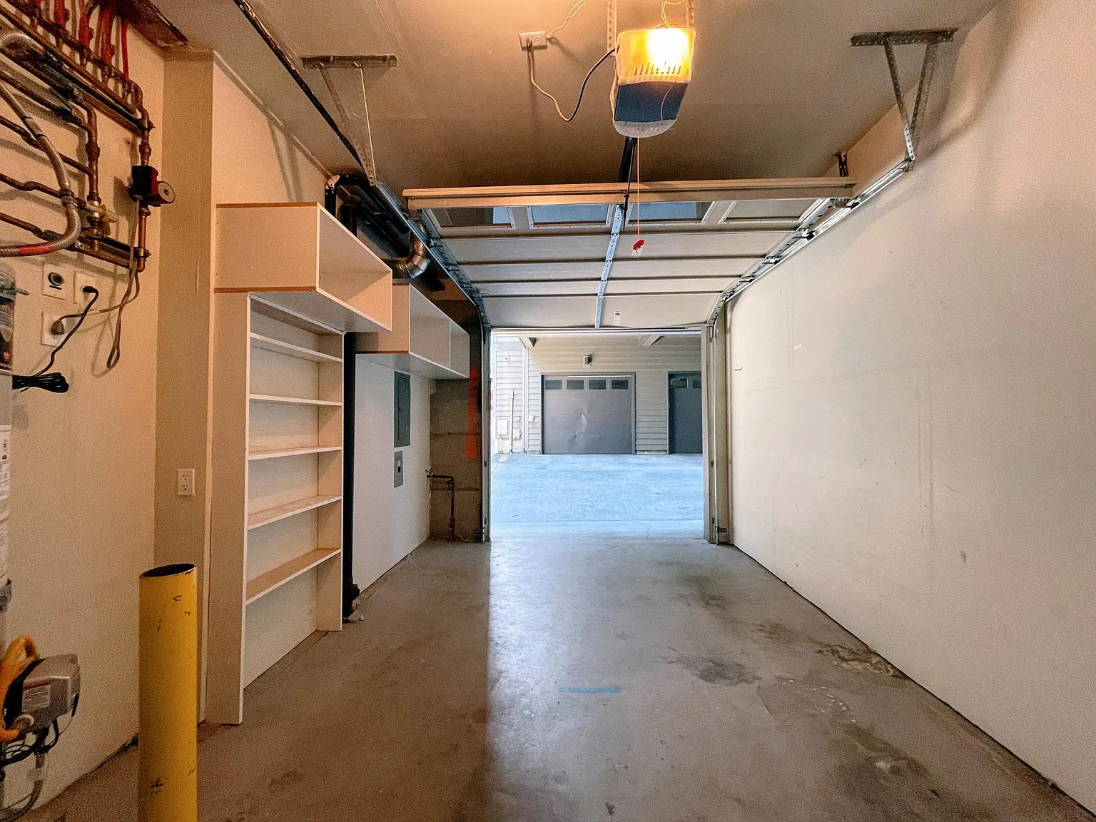 1 car garage with storage