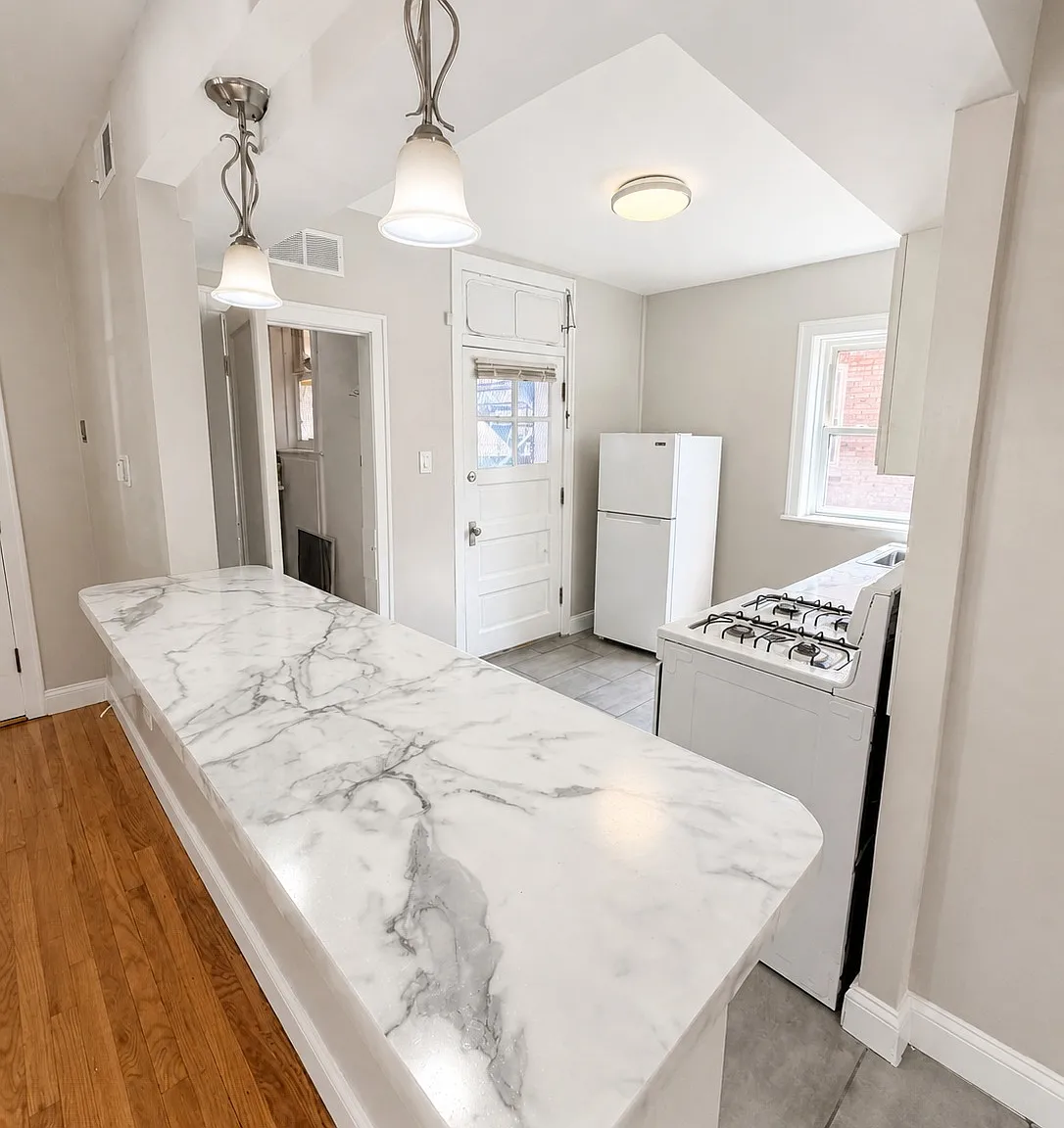 2 bed, 850 sqft, $1,350 — Photo 4