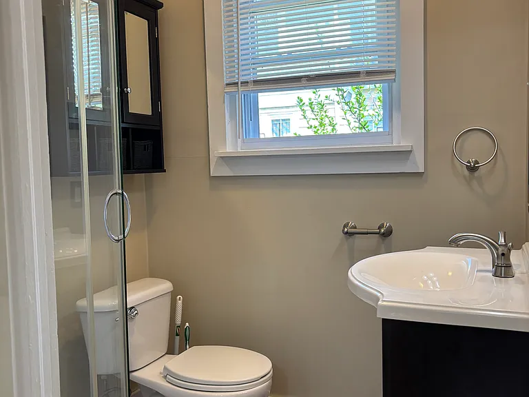 744 W Shore Rd — Photo 8