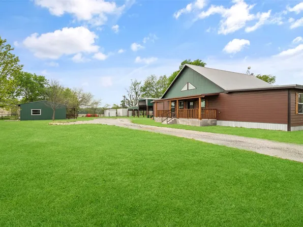 821 E Saunders St, Trenton, TX 75490