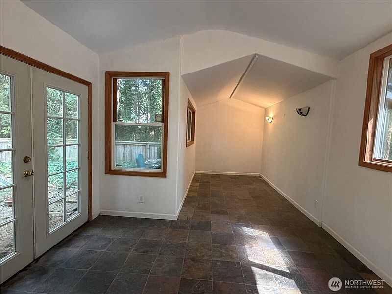5th image of 42062 Cedar Street