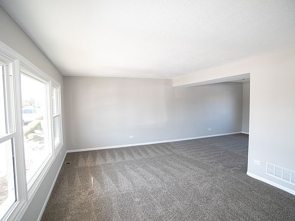 3rd image of 5052 Thomas Dr