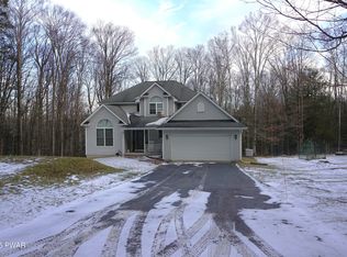 127 Hillcrest Dr, Greentown, PA 18426