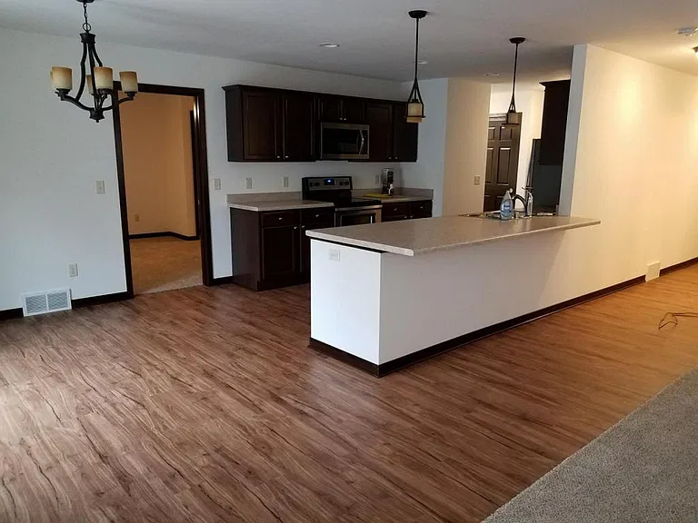 746 Prospect Dr — Photo 2