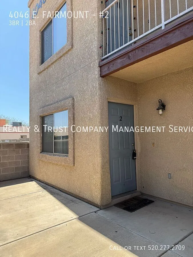 3 bedroom in Mid Town with Large Yard! — Photo 2