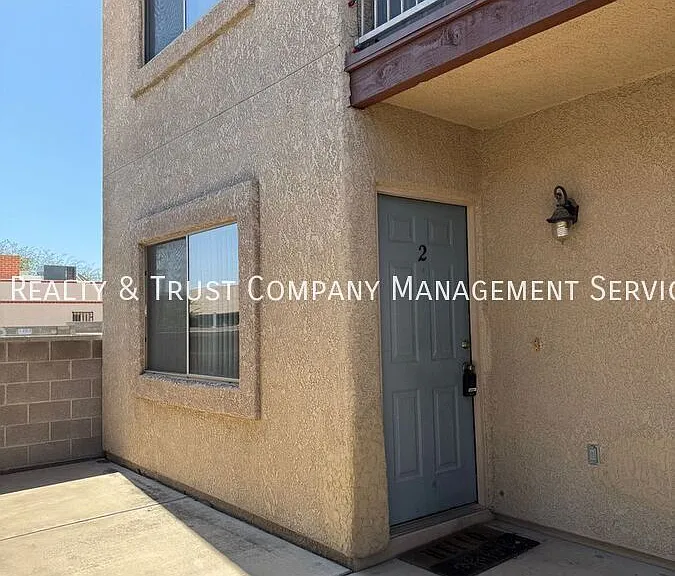 4046 E Fairmount St #2 — Photo 2