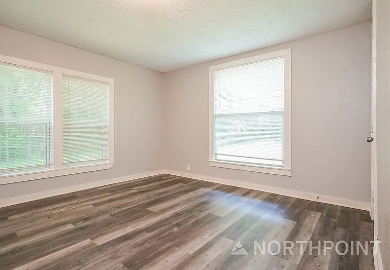 1211 Country Club Rd — Photo 13