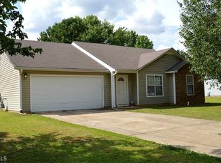 113 Waters Edge Dr, Locust Grove, GA 30248
