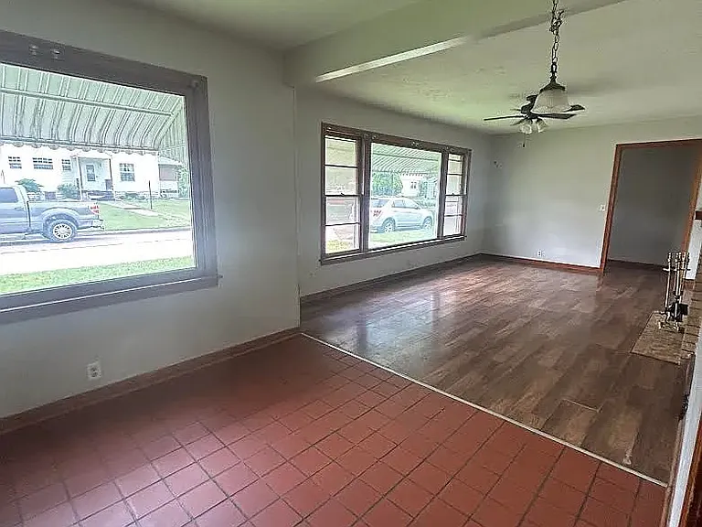 417 W Claflin Ave — Photo 3