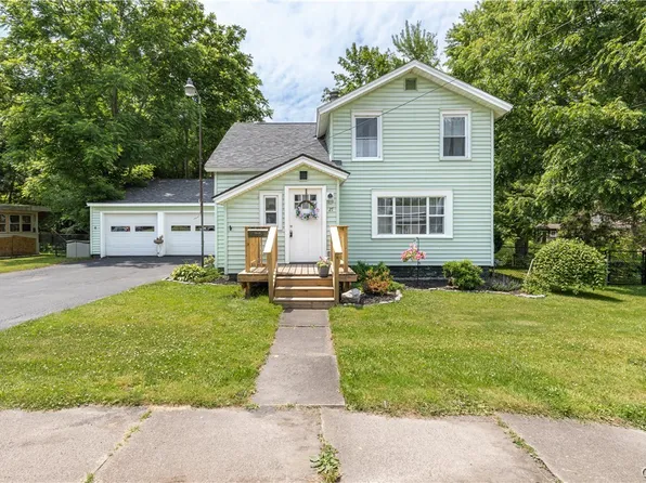 27 Volney St, Phoenix, NY 13135