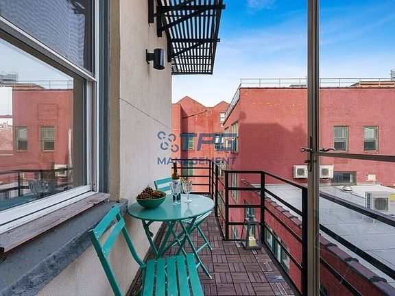 4th image of 234 9th St APT 6