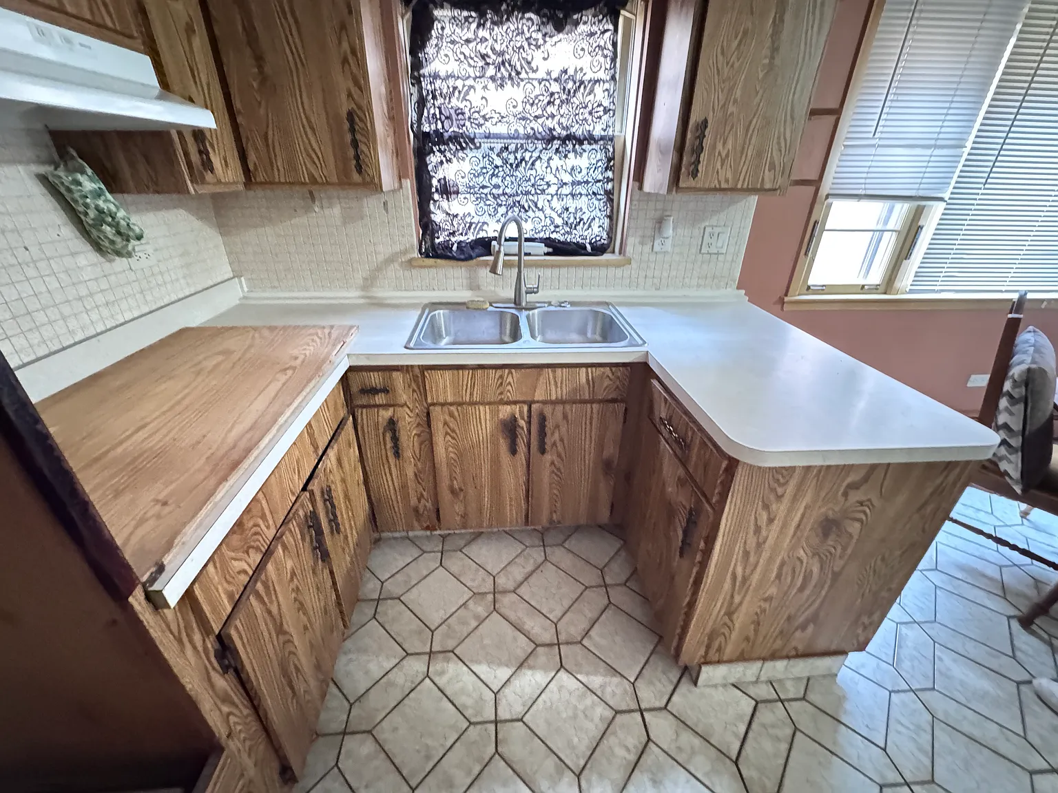 3 bed, 1200 sqft, $2,400 — Photo 2