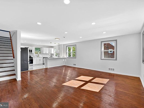 3rd image of 2708 West Ave