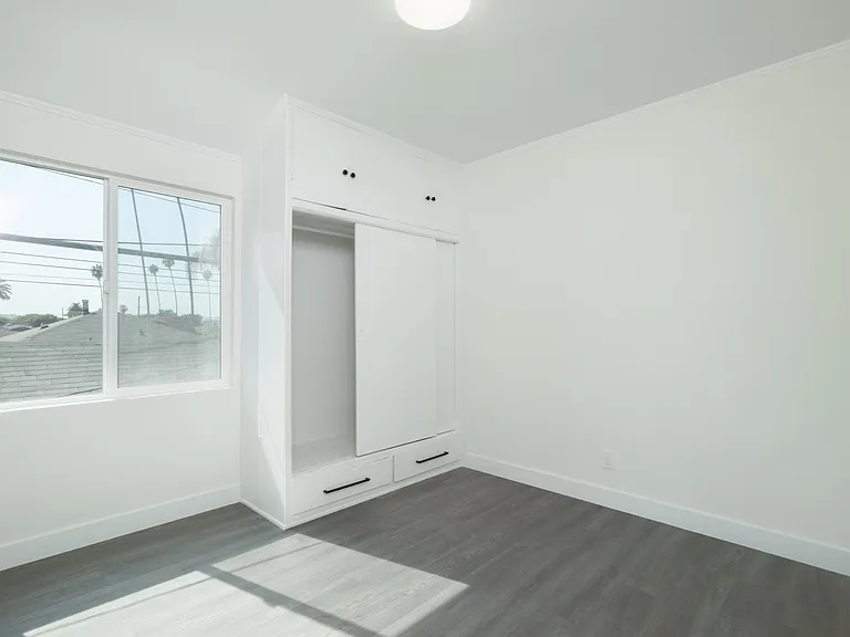 3941 Arlington Ave #1/2 — Photo 6