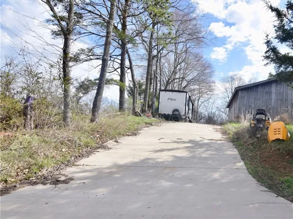 2976 Bowles Ridge Rd, Liberty, WV 25124